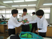 ４
