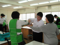 ３