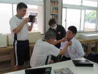 ２